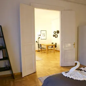  Apartment Five Season's Hungary